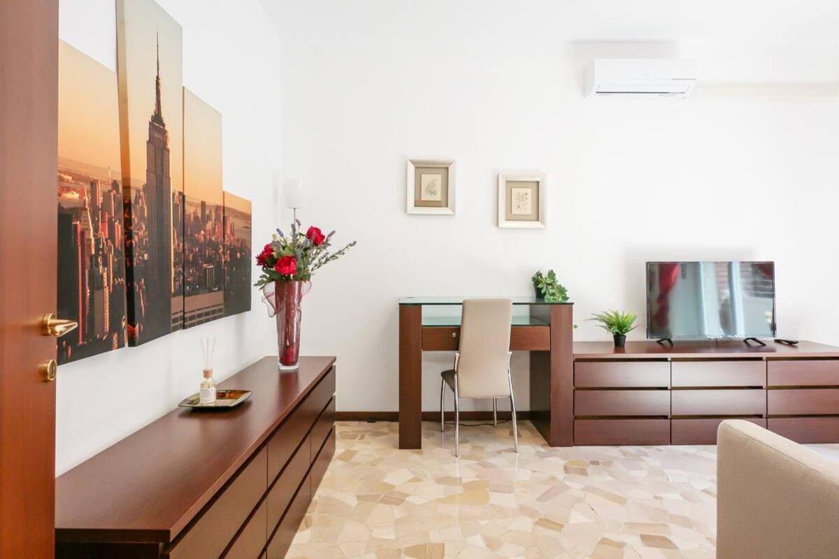 Ihost Apartment - Veneziano 8 Милан Экстерьер фото
